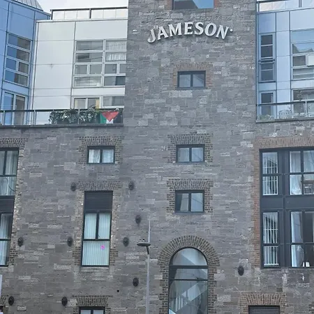Cozy Double In Vibrant Smithfield Δουβλίνο